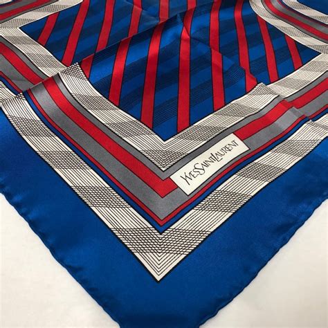 foulard ysl crema bordi blu|Foulard Yves Saint Laurent Retro .